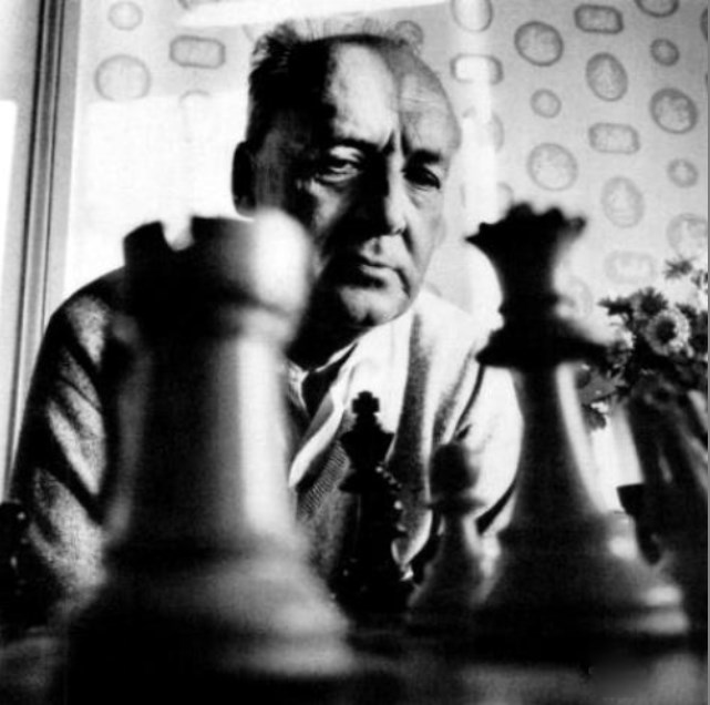 Nabokov-con-piezas.jpg